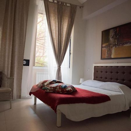 Beautiful And Spacious Apartment Next To Termini 10 Minutes From Coliseum Exterior photo