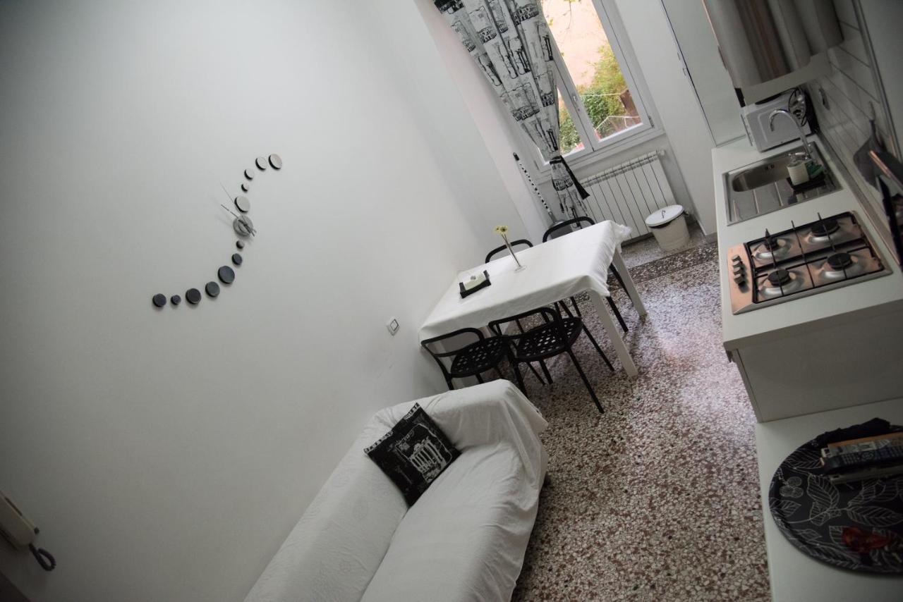Beautiful And Spacious Apartment Next To Termini 10 Minutes From Coliseum Exterior photo