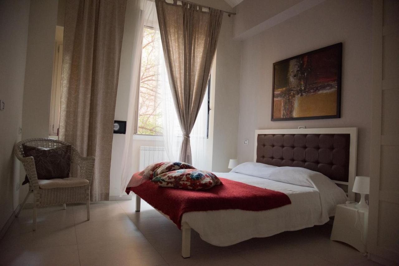 Beautiful And Spacious Apartment Next To Termini 10 Minutes From Coliseum Exterior photo